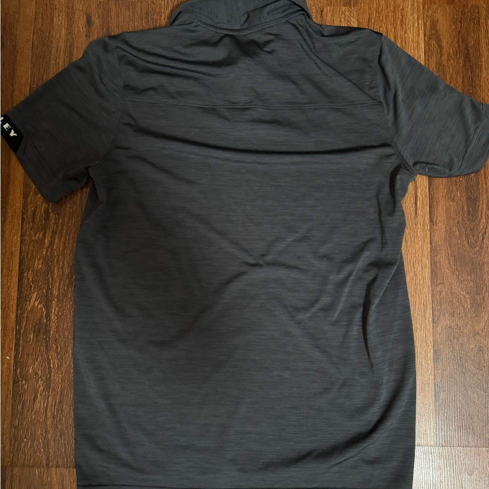 Oakley Black Polo Shirt Sleek Performance Design - Picture 3 of 3
